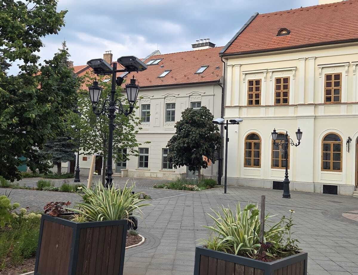 tokaj-main-square-architectural-video-mapping LM3X LAZR 4G™ outdoor projection mapping projectors at Tokaji main square, Hungary